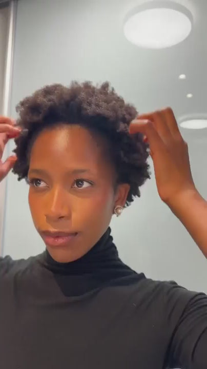 girl using froday leave in on 4c curls
